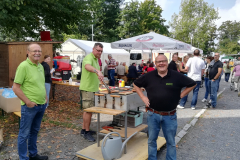 "Drei Herren am Grill"